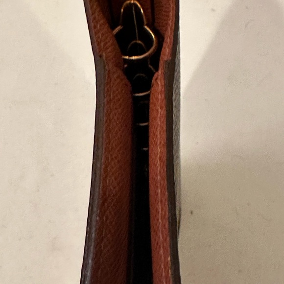 Louis Vuitton agenda with unbranded paper to start your journey. - Picture 8 of 12